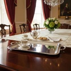 Vassoio rettangolare in metallo Sheffield Silver con emblema e...