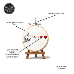 Lien tissé fait main Pop Art 'Love Shot' - Moldure en coton de 10...