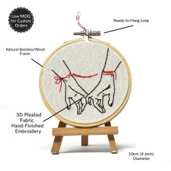 Opera d'arte rotonda in cotone ricamato a mano con design a cuore...