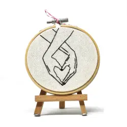 Handgemachter Baumwollherz mit K-Pop-inspiriertem Stickerei...