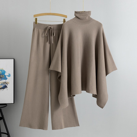 Completo Maglione Due Pezzi da Donna Autunno Inverno: Maglione a Collo Alto con Mantella e Pantaloni Larghi in Maglia Tinta Unit