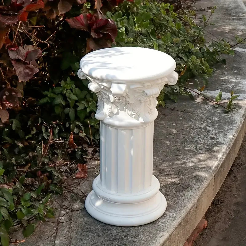 Elegant Roman/Greek Column Sculptures in White Resin - Self-Standing…